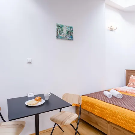 Ok Main Square Apartment *