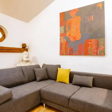Ok Main Square Apartment *