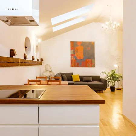 Ok Main Square Apartment